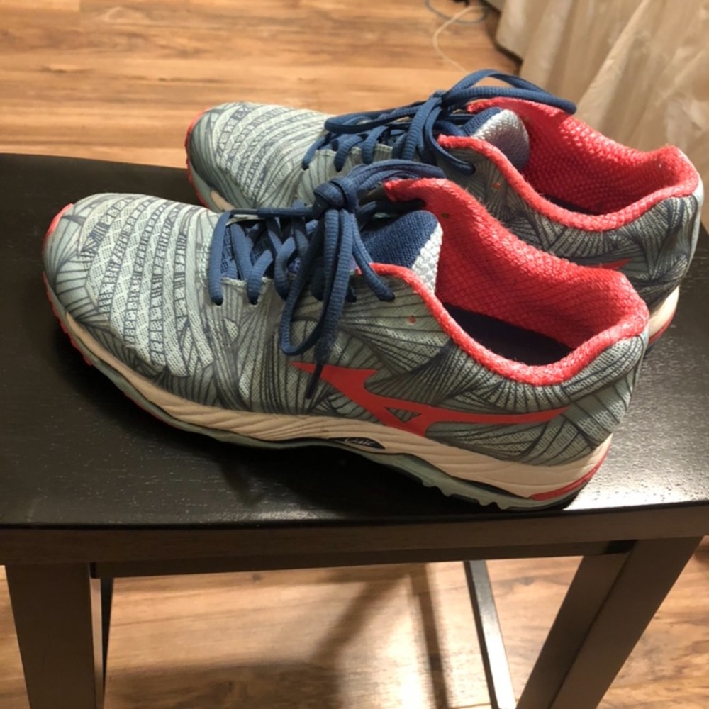 Brand new running shoes mizuno